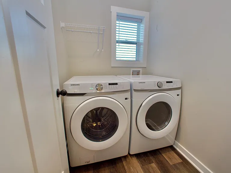 511 N Point Cir — Photo 21
