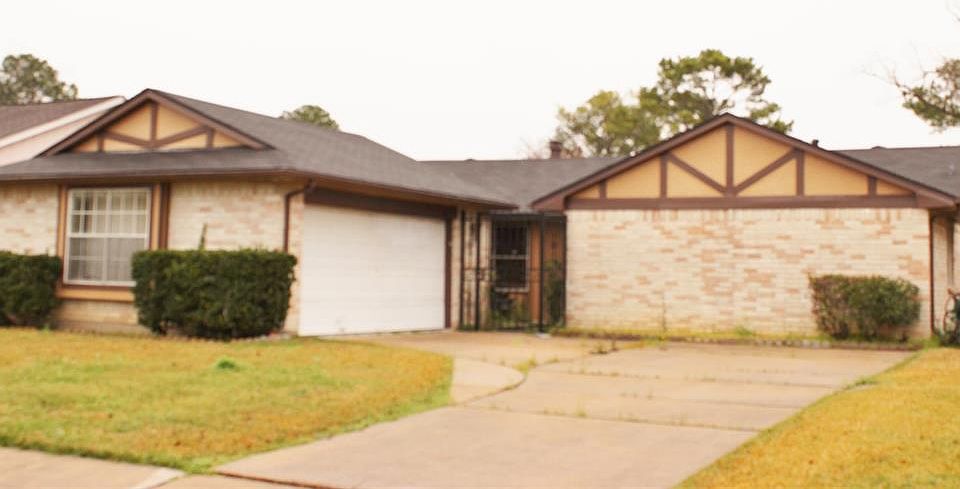 1st image of 2422 Barrington Place Dr