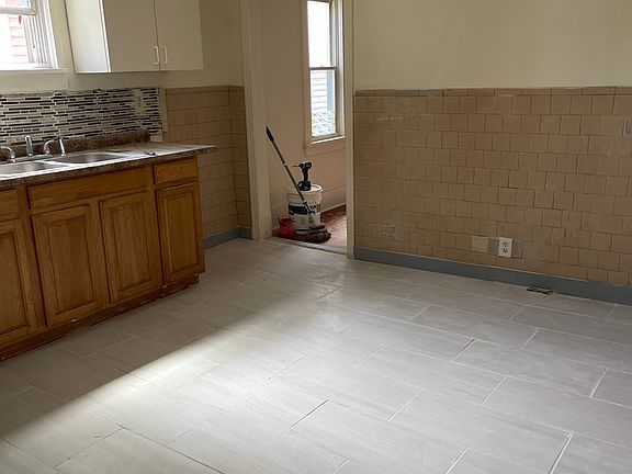 4th image of 65 Floss Ave #2