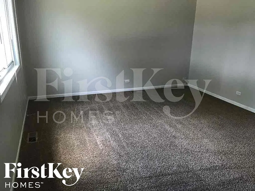 3 bed, 1.0 bath, 1247 sqft, $2,770 — Photo 2