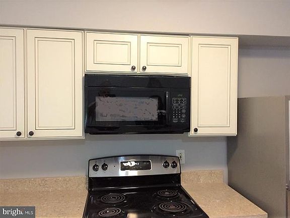 5th image of 845 Poplar St