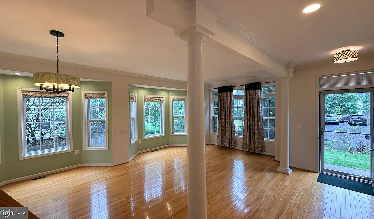 5 bed, 3.5 bath, 2404 sqft, $4,900 — Photo 4