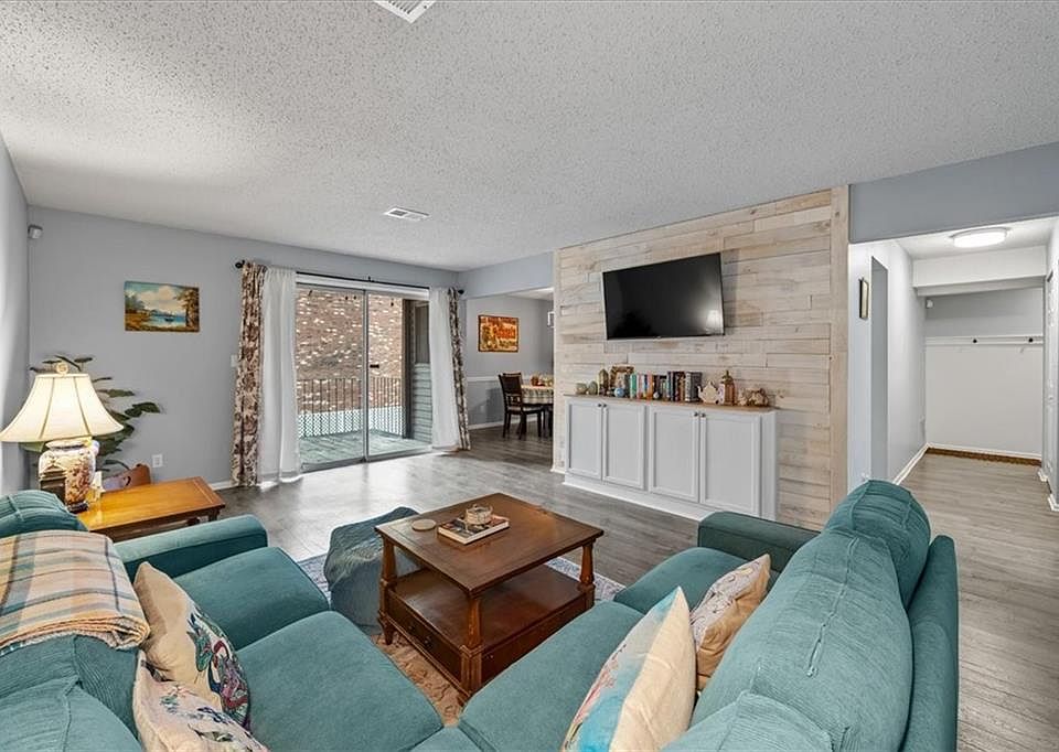 1st image of 10104 W 96th St APT C