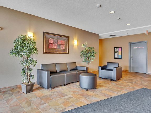 5th image of 226 Macewan Rd SW #211