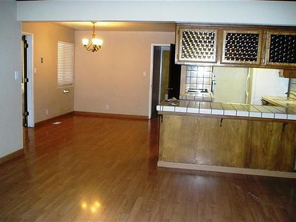 5th image of 3031 W De Ovan Ave
