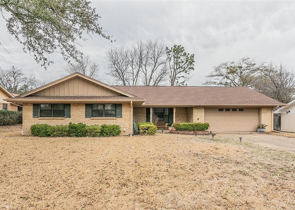 1st image of 608 Deer Dr