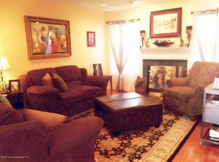 17 Beacon Ct, Holmdel, NJ 07733