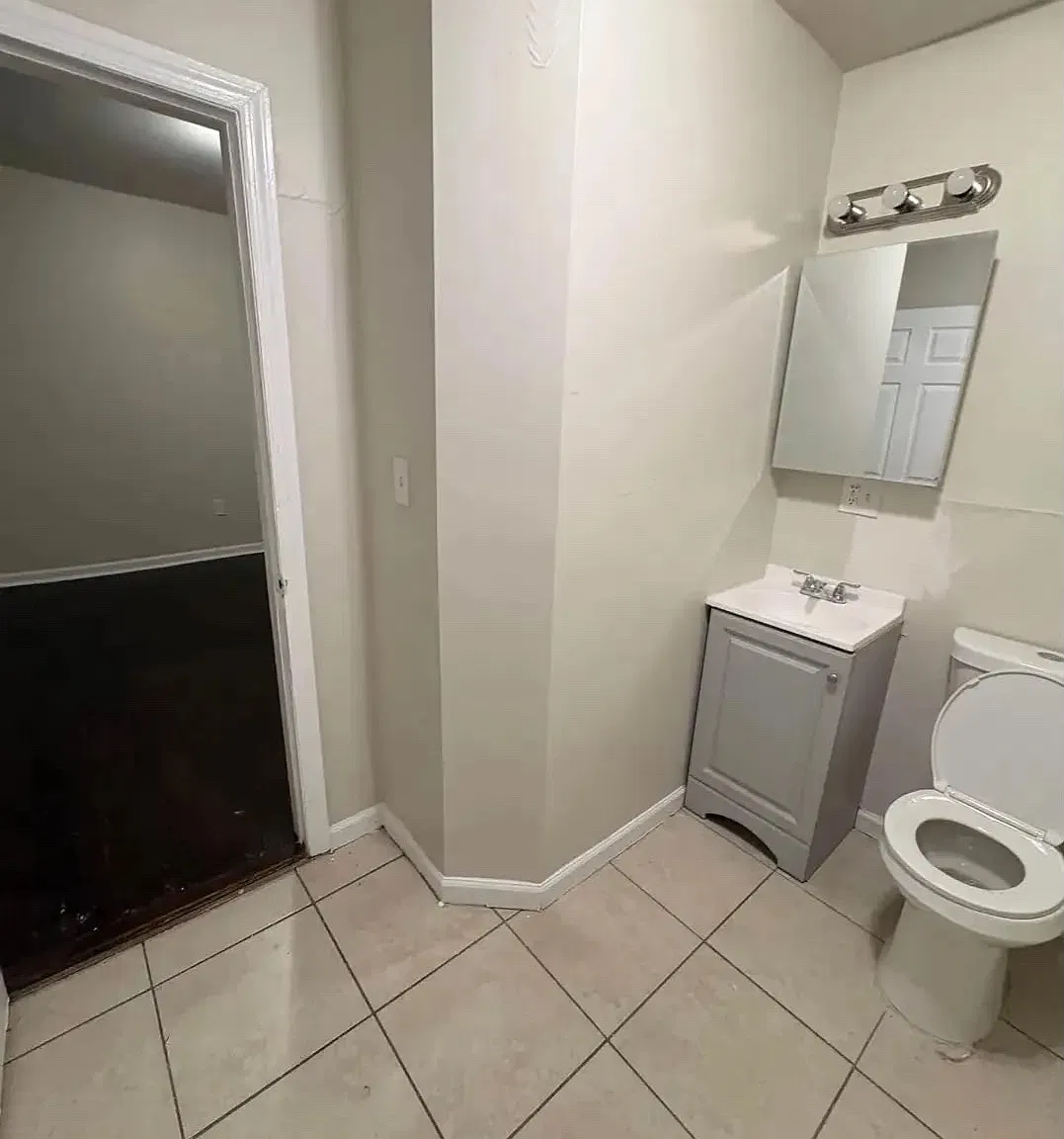 4 bed, $2,450 — Photo 4