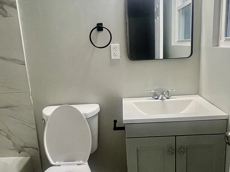 2513 Francis St #1 — Photo 11
