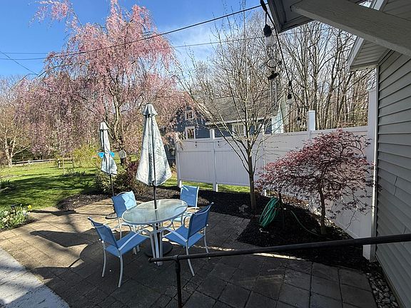 5th image of 2148 N Lakeshore Dr