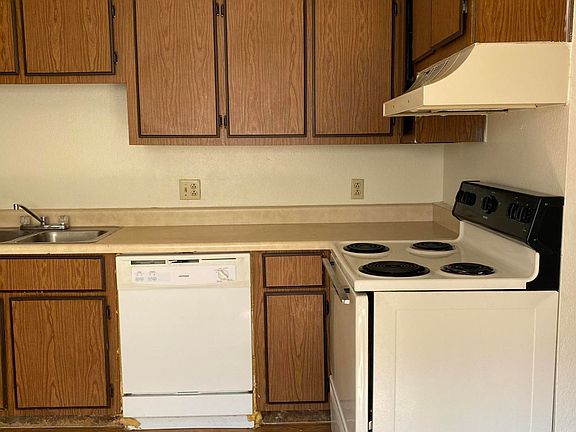 5th image of 2837 E Marconi Ave #201