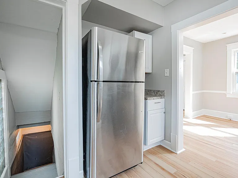 486 Sumatra Ave — Photo 7