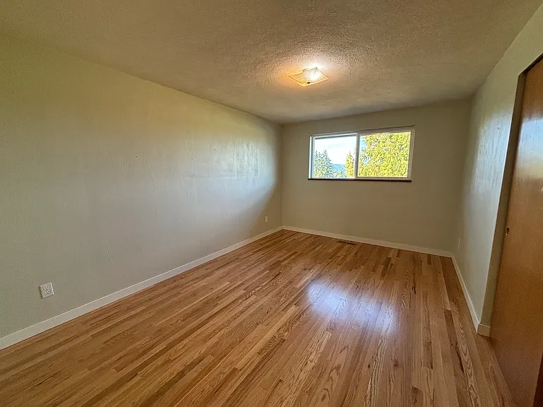 3257 Halverson Ave — Photo 8