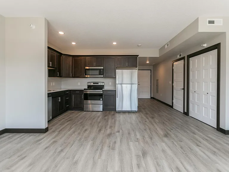 1420 1st Ave NE — Photo 9