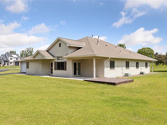 4th image of 921 Meadowood Lane #1