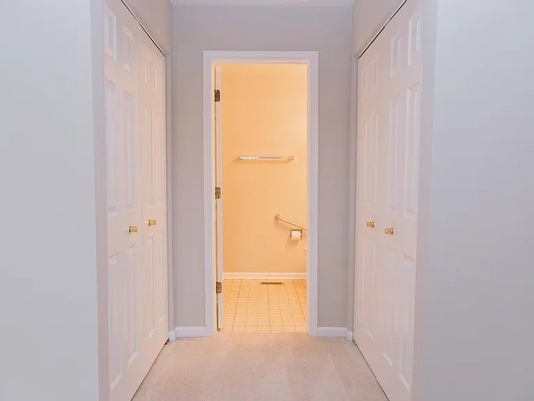 251 Old Oak Ct W — Photo 15