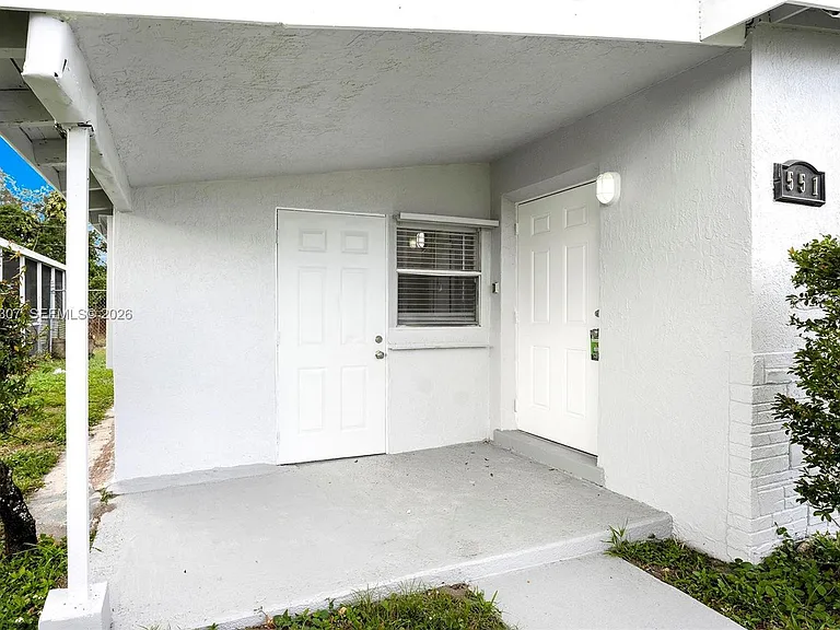551 NW 30th Ter — Photo 5