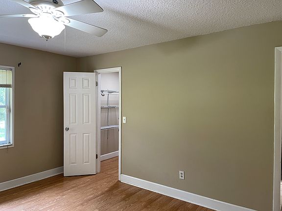 5th image of 690 Riverwoods Trl
