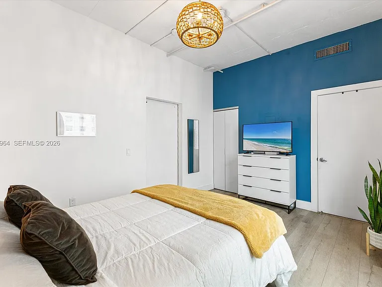 1700 Meridian Ave #203 — Photo 15