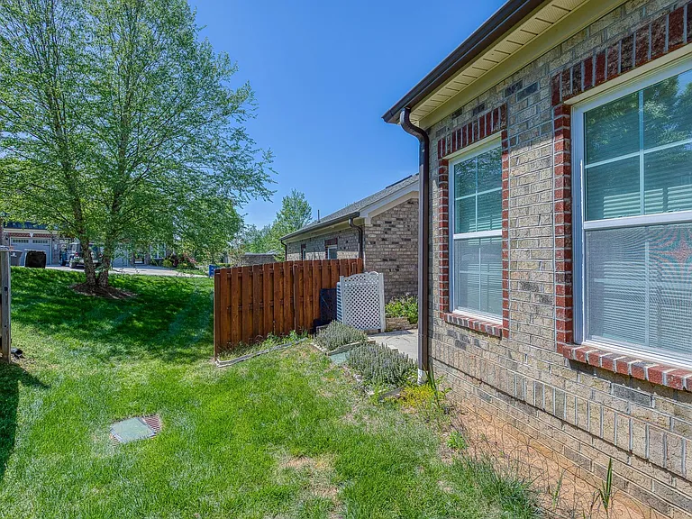 5015 Wyngate Village Dr — Photo 36
