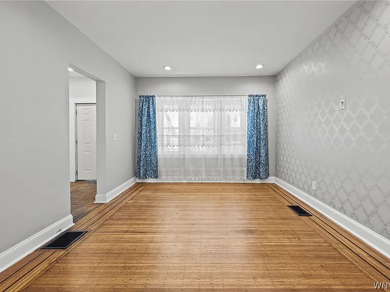 11 Baynes St — Photo 2
