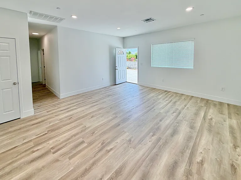 6989 Del Rosa Ave — Photo 12