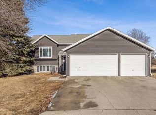 2708 32nd St S, Moorhead, MN 56560