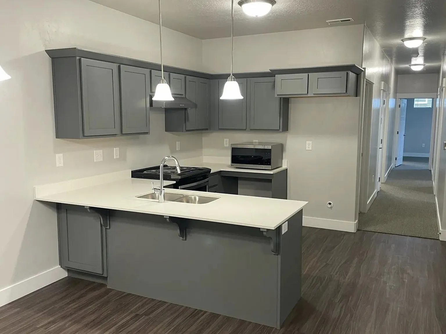 3 bed, 1272 sqft, $1,699 — Photo 2