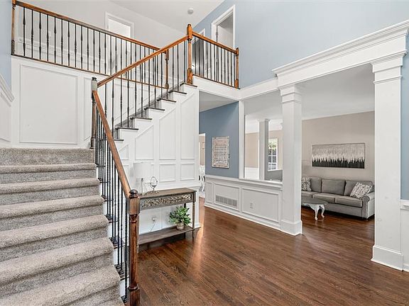 4th image of 326 Senators Ridge Dr