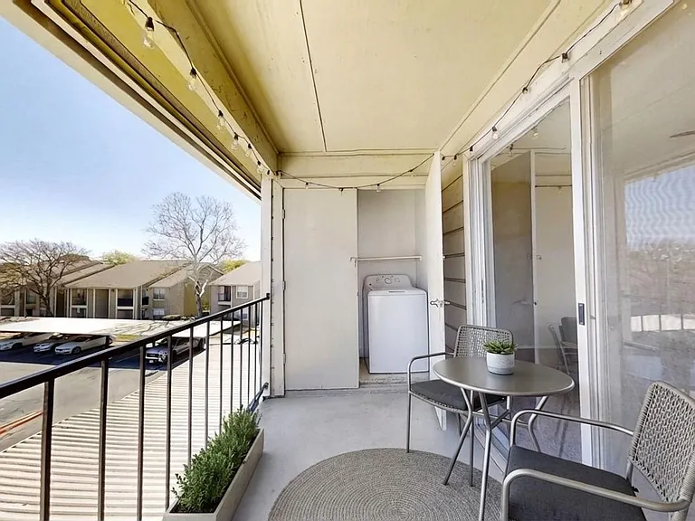 Avalon Apartments — Photo 14