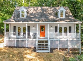229 Mill Ridge Rd, Hartfield, VA 23071