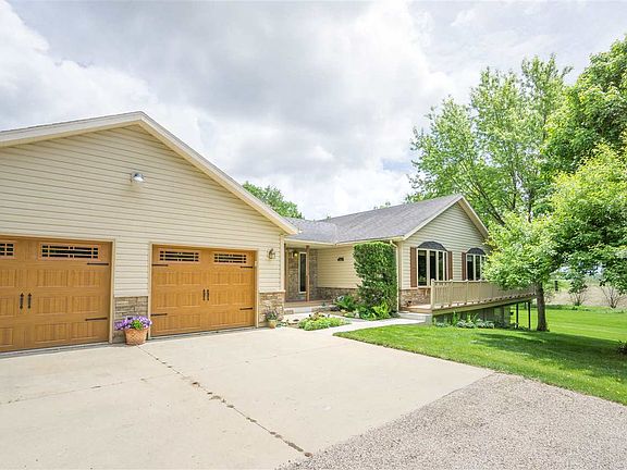 3rd image of 9748 Sylvan Dr
