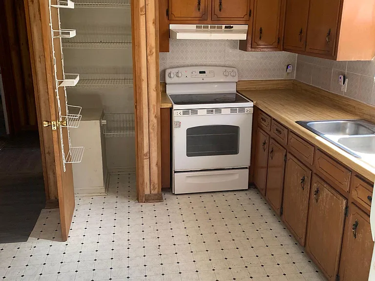 1156 Saxon Rd — Photo 15