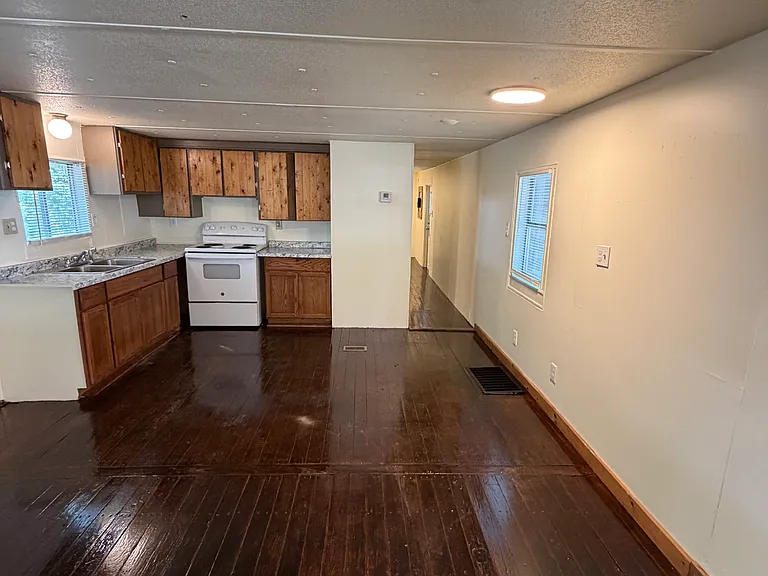 78 Young Rd — Photo 2