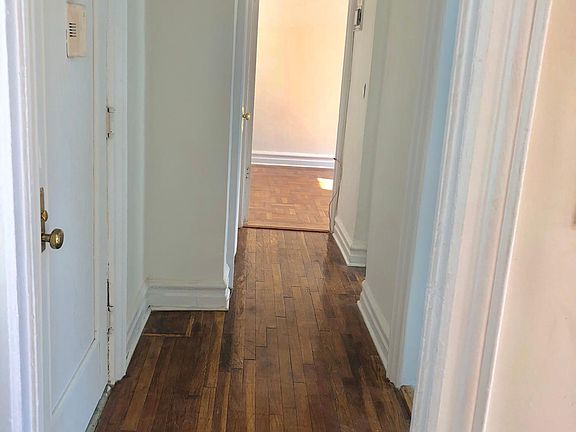 4th image of 8915 102nd St APT A3