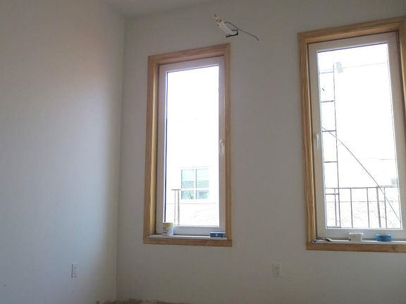 3rd image of 85 Newell St APT 3L
