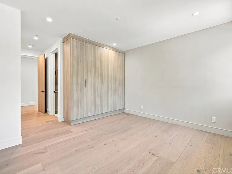 13944 Valleyheart Dr — Photo 25