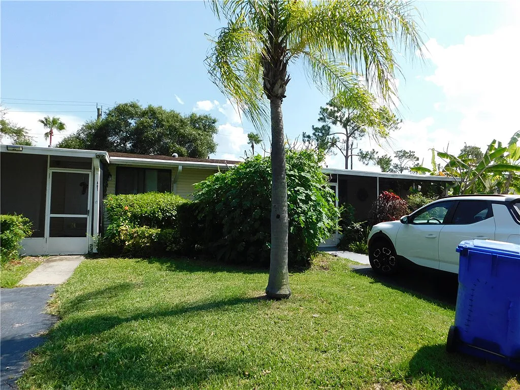 2 bed, 829 sqft, $1,750 — Photo 1