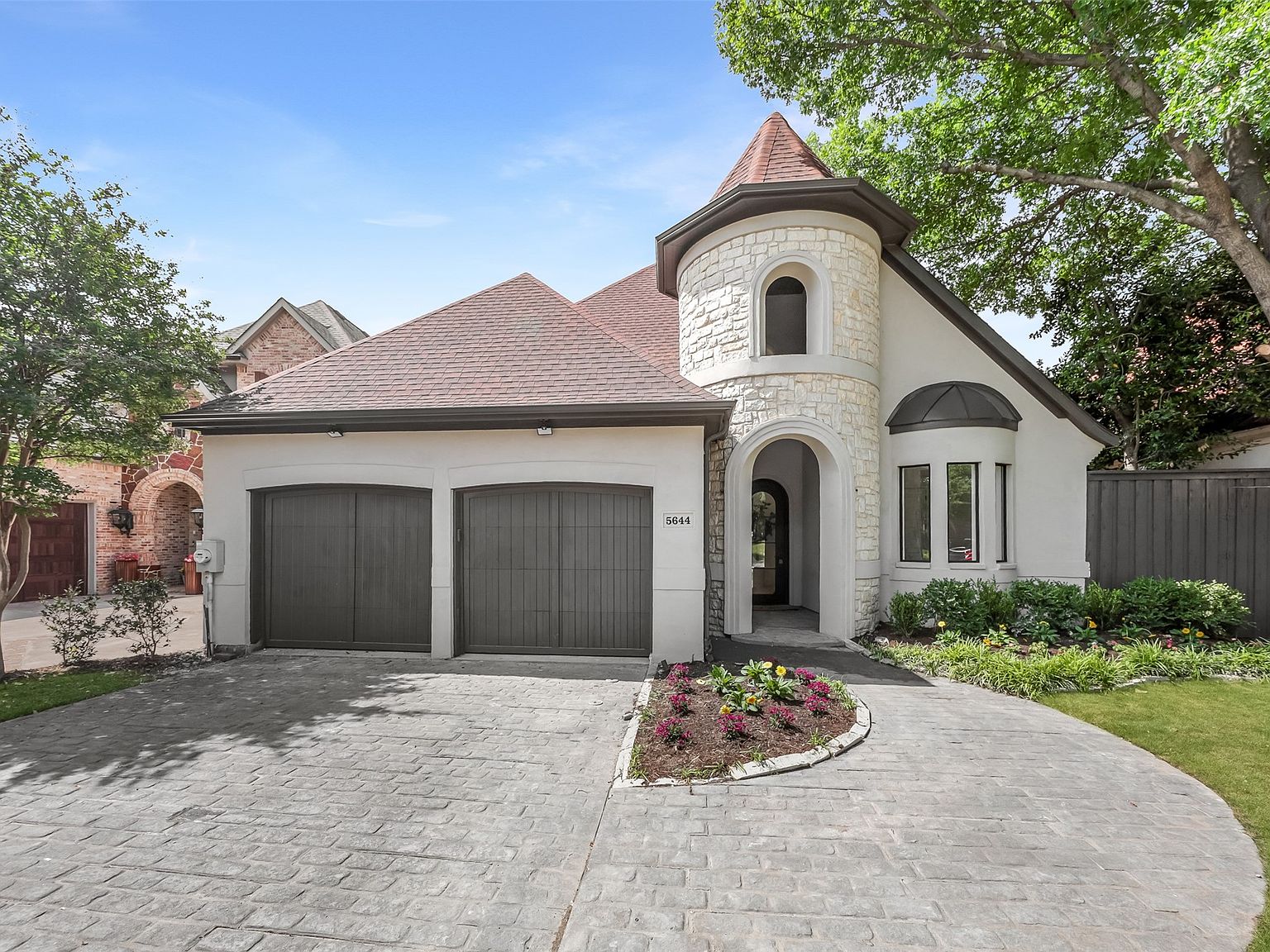 5644 Gleneagles Dr