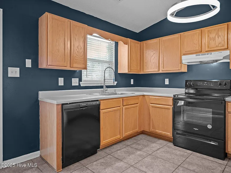 218 Winterberry Ct — Photo 8