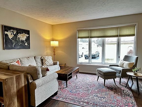 4th image of 285 N Bonnie Brook Dr