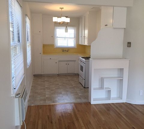 3rd image of 2501 Montrose Ave
