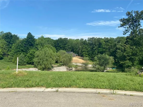 619 Wedgewood Ln, Trenton, IL 62293