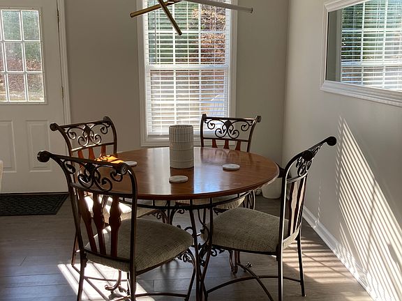 4th image of 141 Creekwood Dr