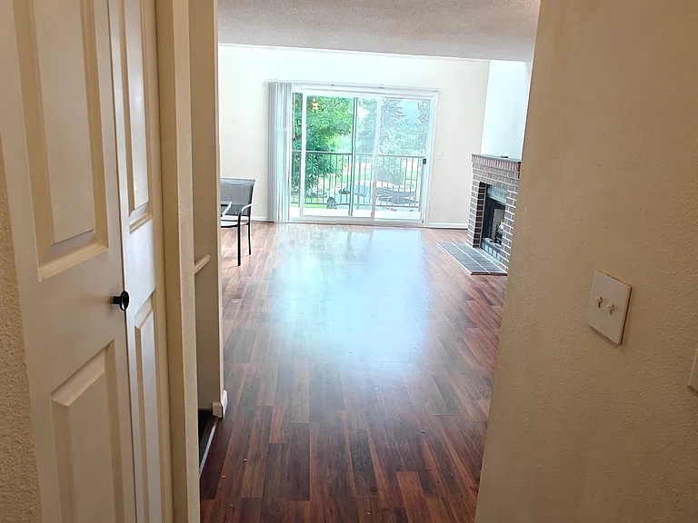 45th Pl S — Photo 23