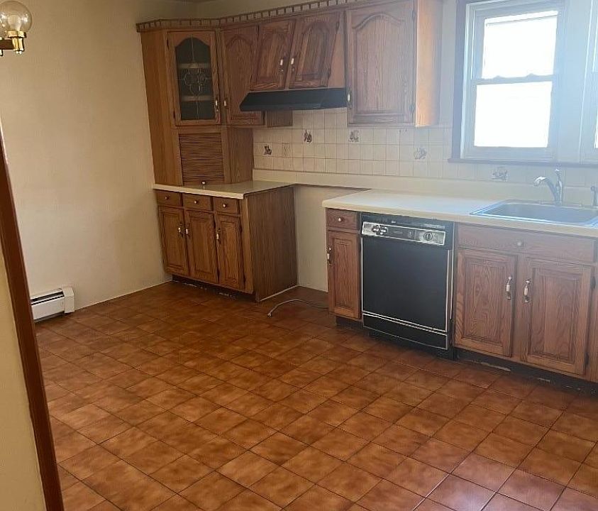 1st image of 195 Walnut St