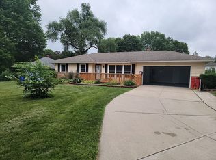 520 NW Lakeview Rd, Blue Springs, MO 64014