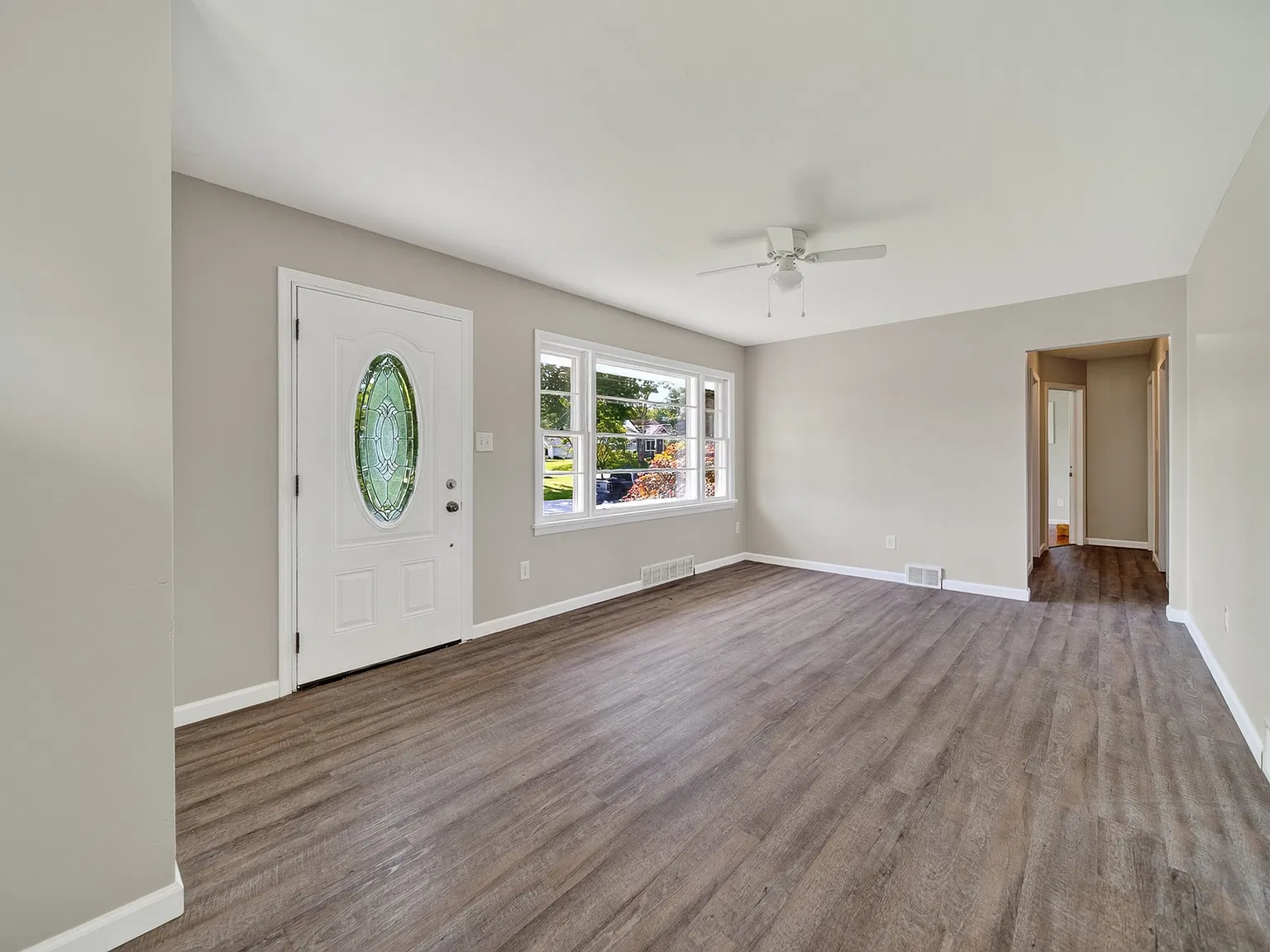 3 bed, 1200 sqft, $1,650 — Photo 2