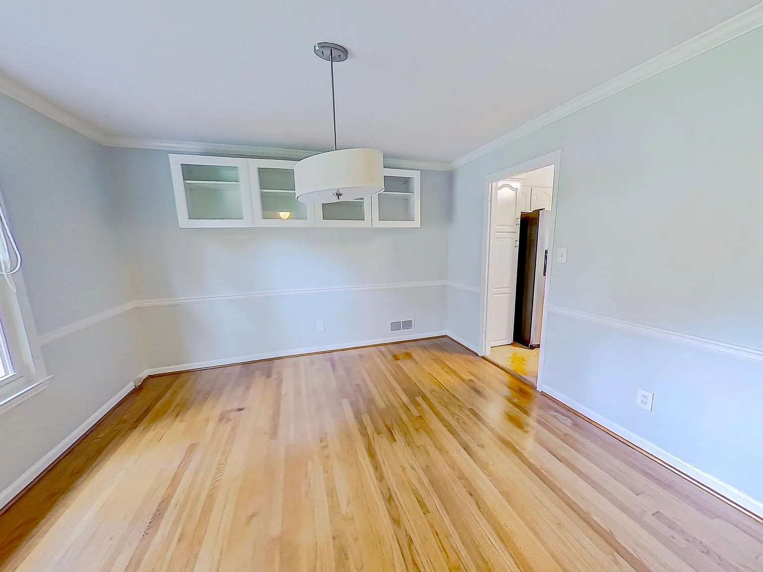 3 bed, 2.5 bath, 1886 sqft, $1,850 — Photo 4