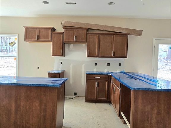 5th image of 153 Sandalwood Dr